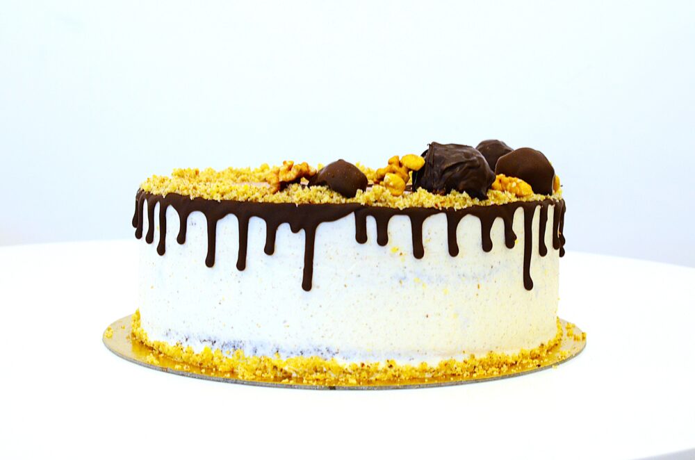 DSC 0689 TORT NUTTY CU CREMA DE NUCA SI CREMA DE CIOCOLATA DECOR PENTRU VARIANTA CU ZAHAR DE MESTEACAN DELICELI GLUTEN FREE CAKE SHOP