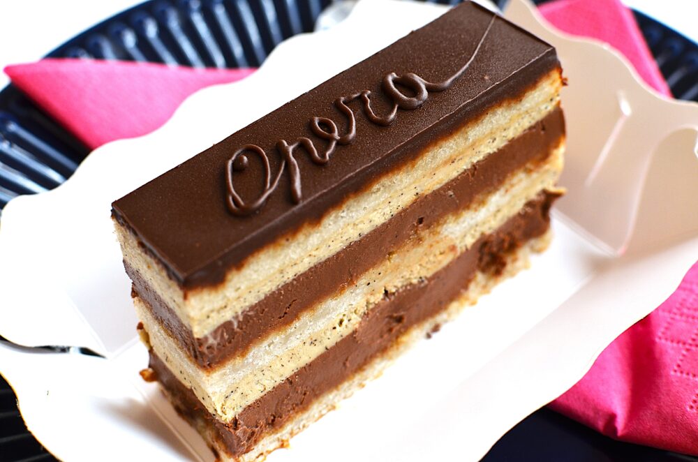 OPERA VEGANA GLUTEN FREE CU CREMA DE CAFEA GANACHE DE CIOCOLATA NEAGRA GLAZURAT CU UN CROCANT DE CIOCO NEAGRA DELICELI GLUTEN FREE CAKE SHOP